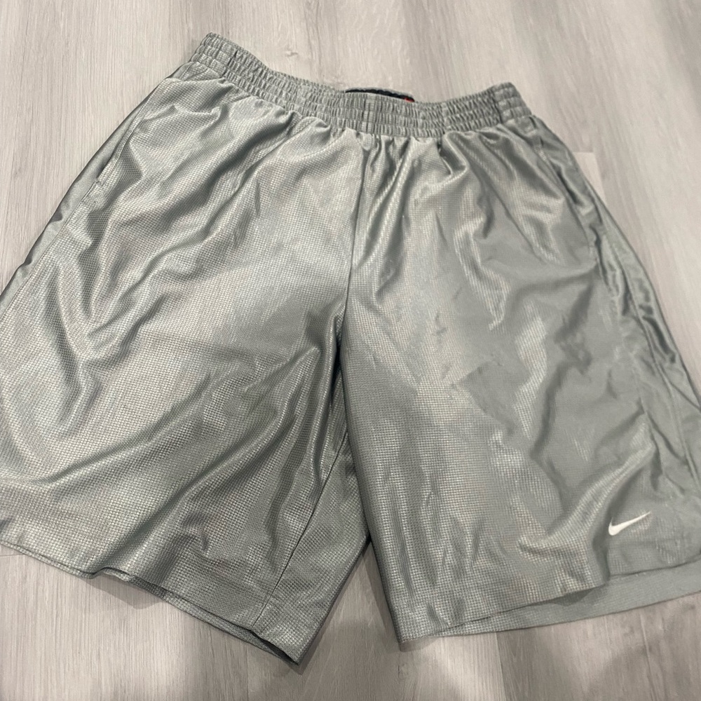Nike basketball shorts (size 3xl)